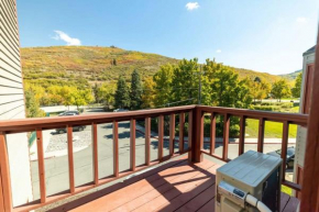 Roomy 2BR Condo with Hot Tub Access near Skiing